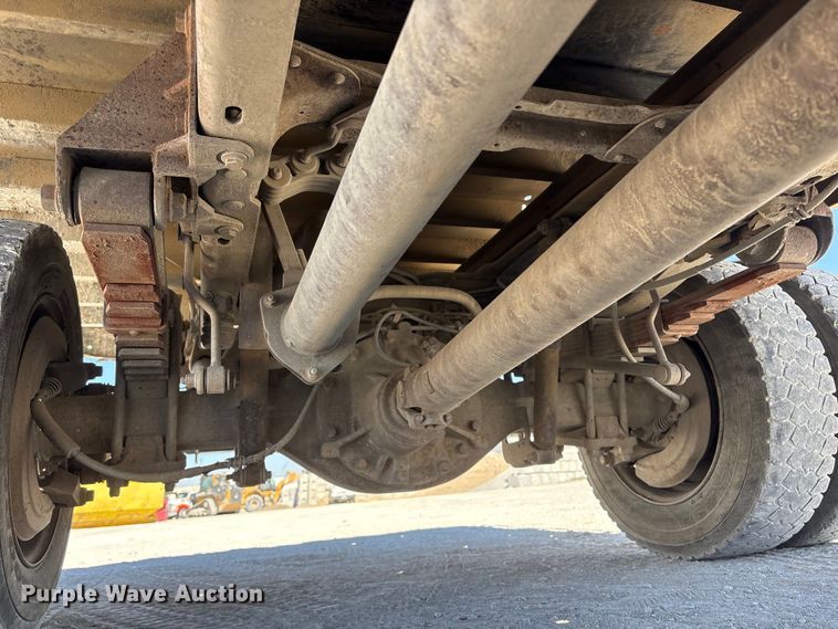 image for item FG2807 2011 Ford F550 flatbed truck