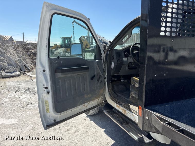 image for item FG2807 2011 Ford F550 flatbed truck