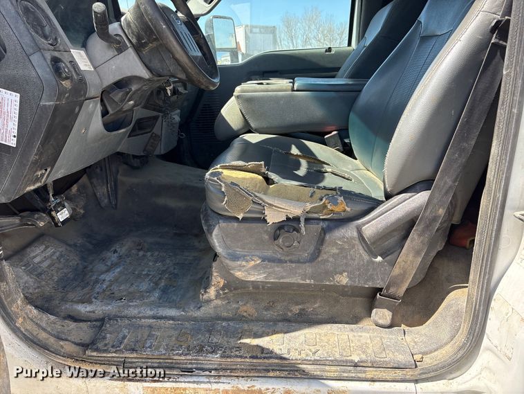 image for item FG2807 2011 Ford F550 flatbed truck