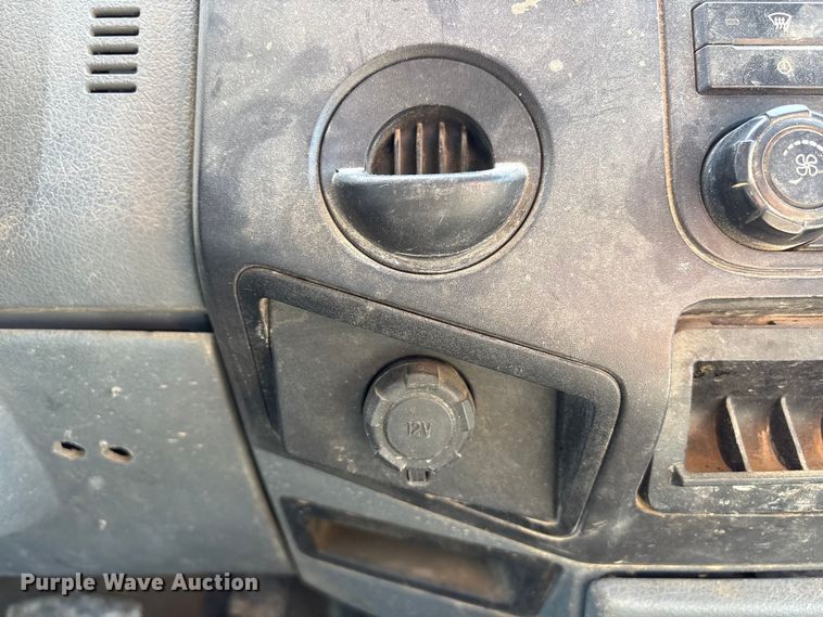 image for item FG2807 2011 Ford F550 flatbed truck