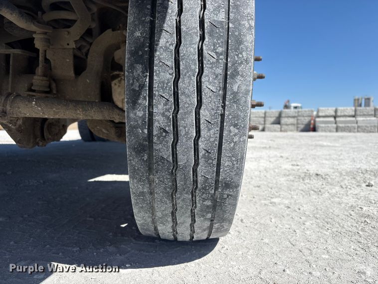 image for item FG2807 2011 Ford F550 flatbed truck