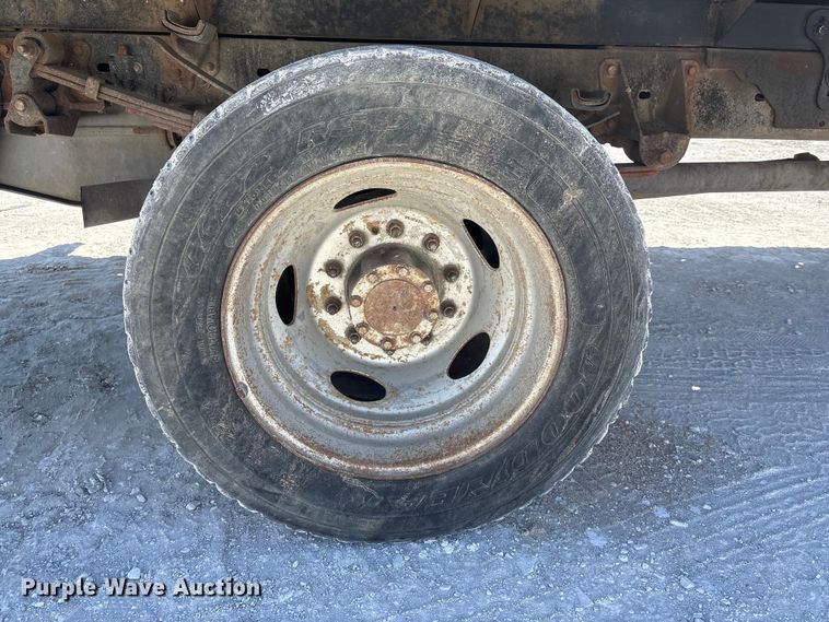 image for item FG2807 2011 Ford F550 flatbed truck