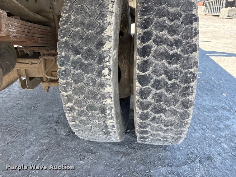 image for item FG2807 2011 Ford F550 flatbed truck