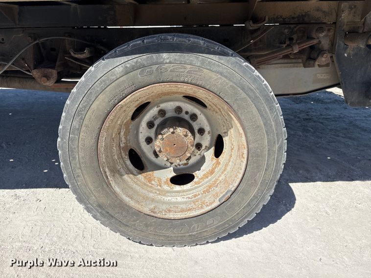 image for item FG2807 2011 Ford F550 flatbed truck