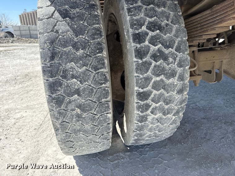 image for item FG2807 2011 Ford F550 flatbed truck