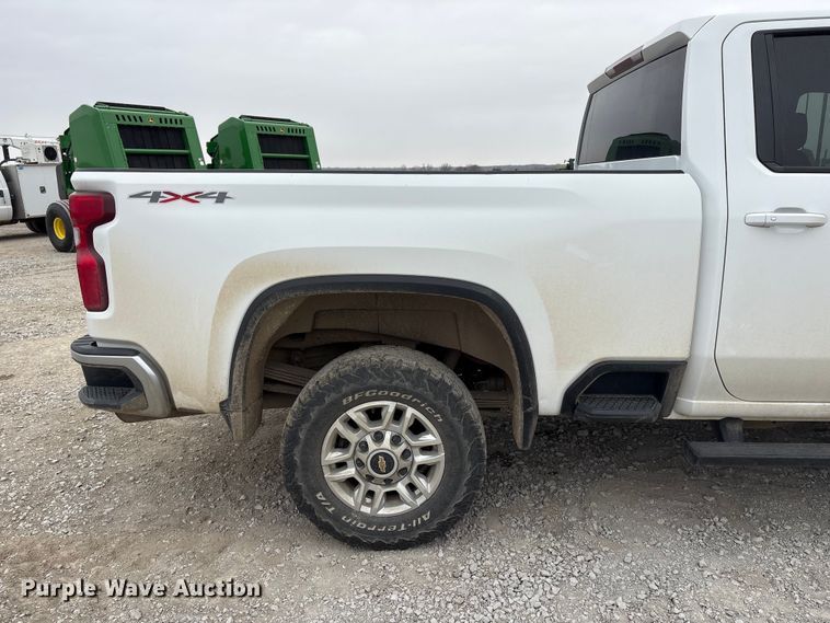 image for item FG2820 2020 Chevrolet Silverado 2500HD Crew Cab pickup truck