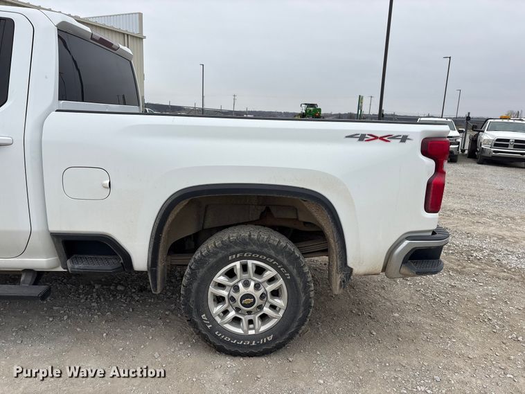 image for item FG2820 2020 Chevrolet Silverado 2500HD Crew Cab pickup truck