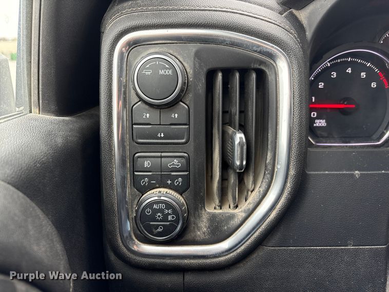 image for item FG2820 2020 Chevrolet Silverado 2500HD Crew Cab pickup truck