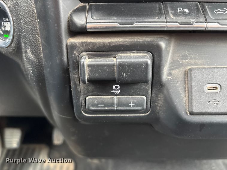 image for item FG2820 2020 Chevrolet Silverado 2500HD Crew Cab pickup truck