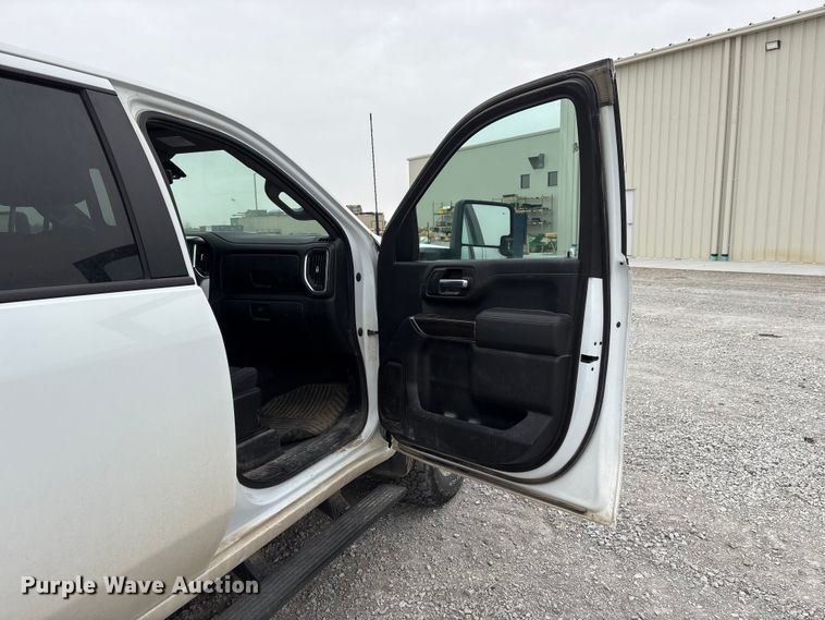 image for item FG2820 2020 Chevrolet Silverado 2500HD Crew Cab pickup truck