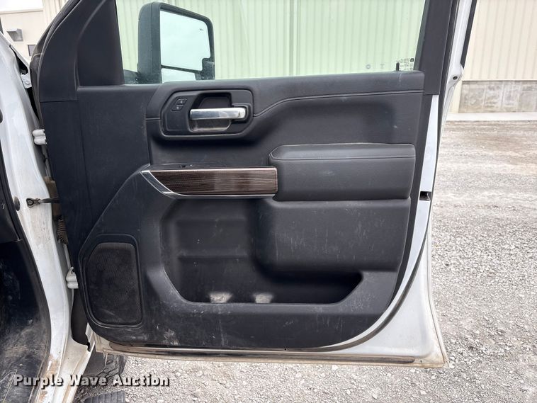 image for item FG2820 2020 Chevrolet Silverado 2500HD Crew Cab pickup truck