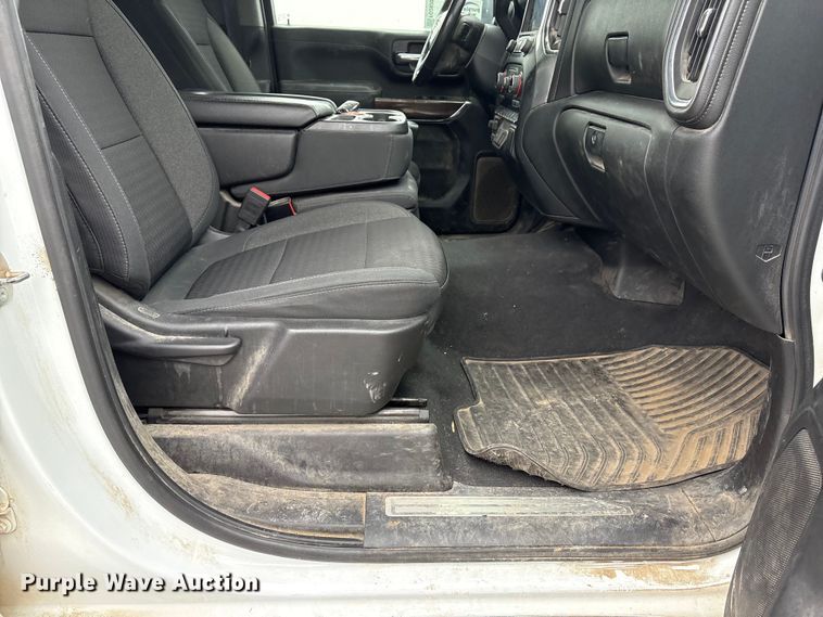 image for item FG2820 2020 Chevrolet Silverado 2500HD Crew Cab pickup truck