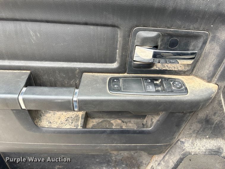 image for item FG2821 2012 RAM 3500 flatbed pickup truck