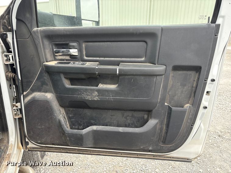 image for item FG2821 2012 RAM 3500 flatbed pickup truck