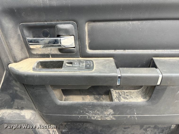 image for item FG2821 2012 RAM 3500 flatbed pickup truck