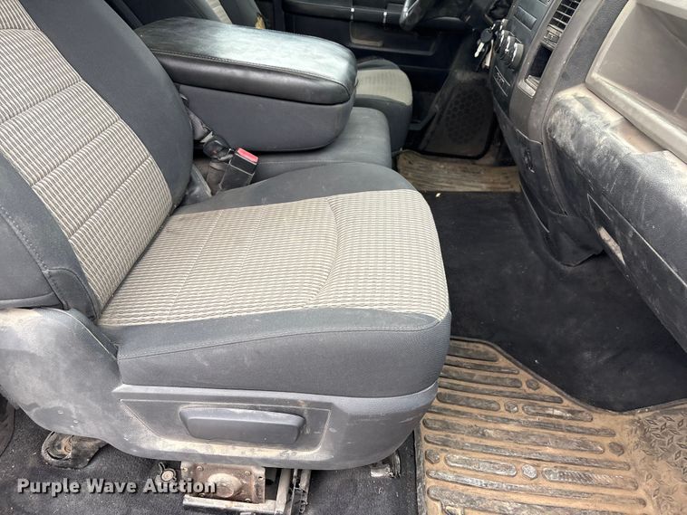 image for item FG2821 2012 RAM 3500 flatbed pickup truck