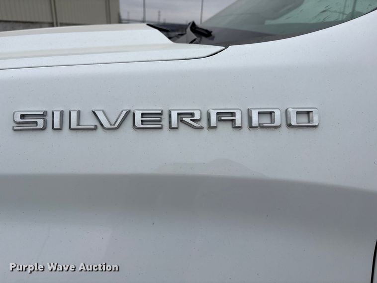 image for item FG2822 2021 Chevrolet Silverado 1500 Crew Cab pickup truck