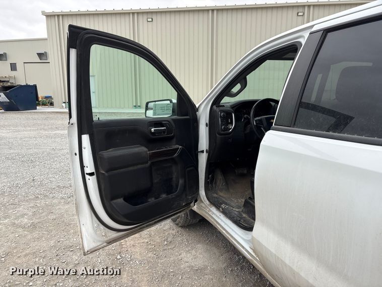 image for item FG2822 2021 Chevrolet Silverado 1500 Crew Cab pickup truck