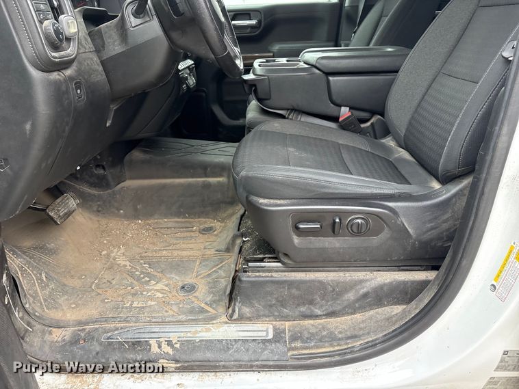 image for item FG2822 2021 Chevrolet Silverado 1500 Crew Cab pickup truck