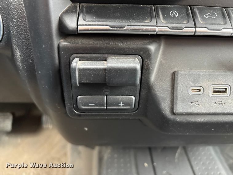 image for item FG2822 2021 Chevrolet Silverado 1500 Crew Cab pickup truck