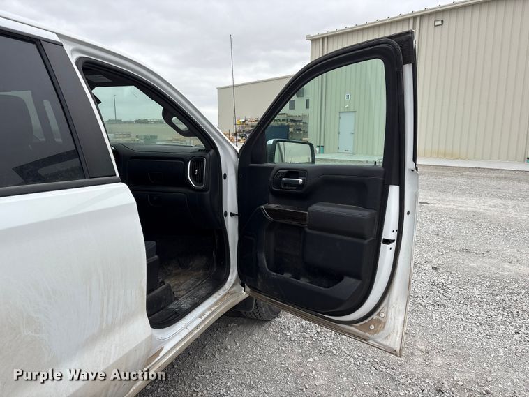 image for item FG2822 2021 Chevrolet Silverado 1500 Crew Cab pickup truck