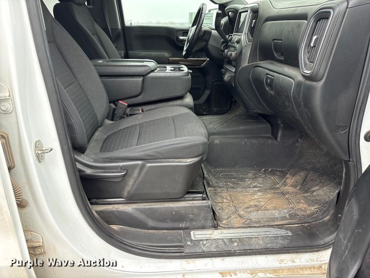 image for item FG2822 2021 Chevrolet Silverado 1500 Crew Cab pickup truck