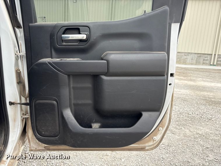 image for item FG2822 2021 Chevrolet Silverado 1500 Crew Cab pickup truck