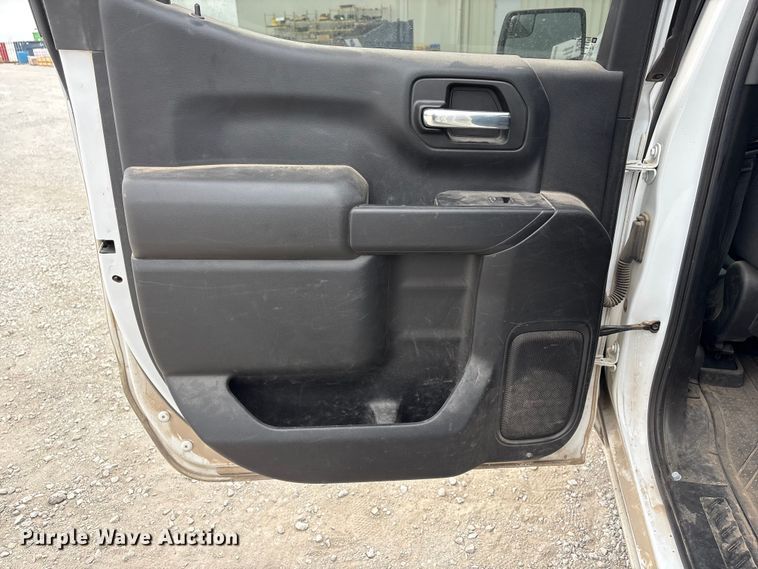 image for item FG2822 2021 Chevrolet Silverado 1500 Crew Cab pickup truck