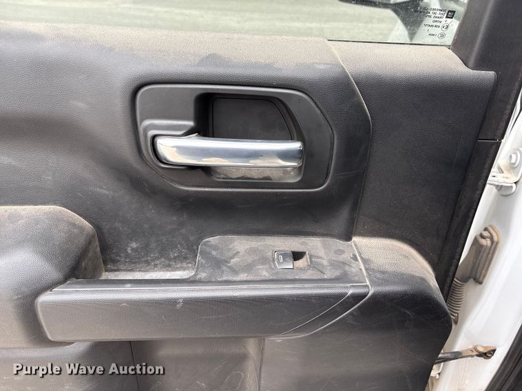 image for item FG2822 2021 Chevrolet Silverado 1500 Crew Cab pickup truck