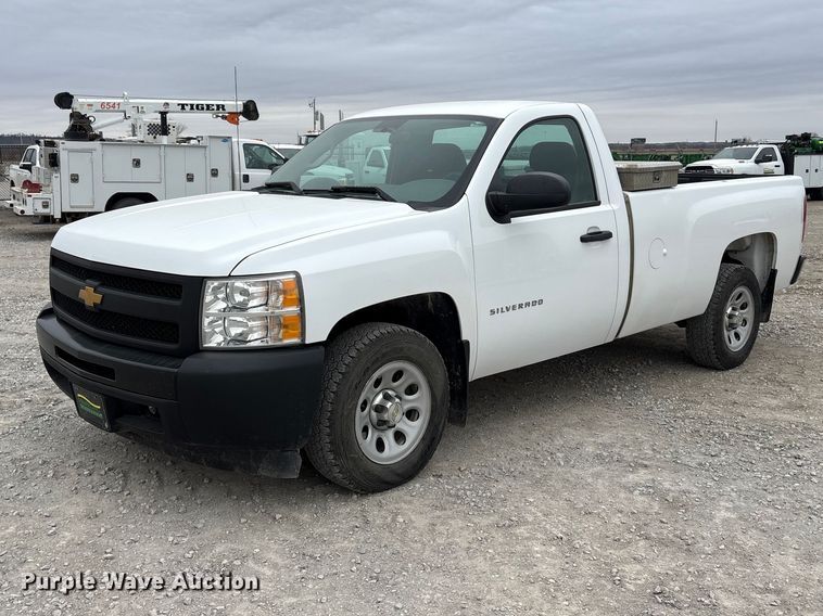 image for item FG2823 2013 Chevrolet Silverado 1500 pickup truck
