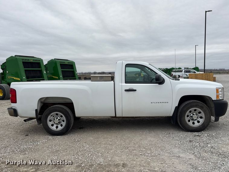 image for item FG2823 2013 Chevrolet Silverado 1500 pickup truck