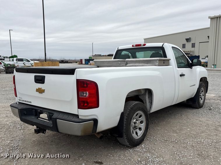 image for item FG2823 2013 Chevrolet Silverado 1500 pickup truck