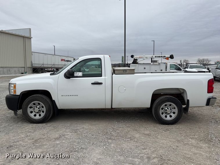 image for item FG2823 2013 Chevrolet Silverado 1500 pickup truck