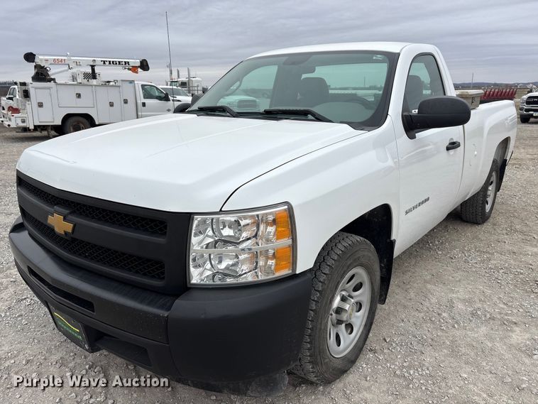 image for item FG2823 2013 Chevrolet Silverado 1500 pickup truck