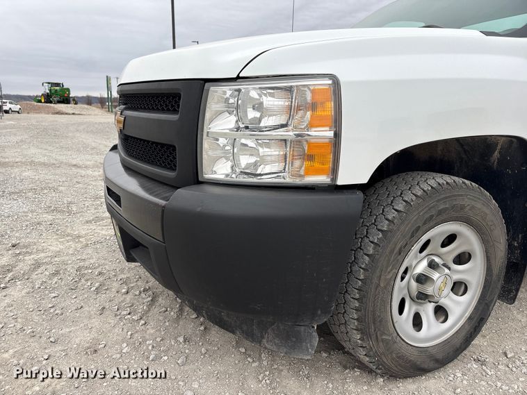 image for item FG2823 2013 Chevrolet Silverado 1500 pickup truck