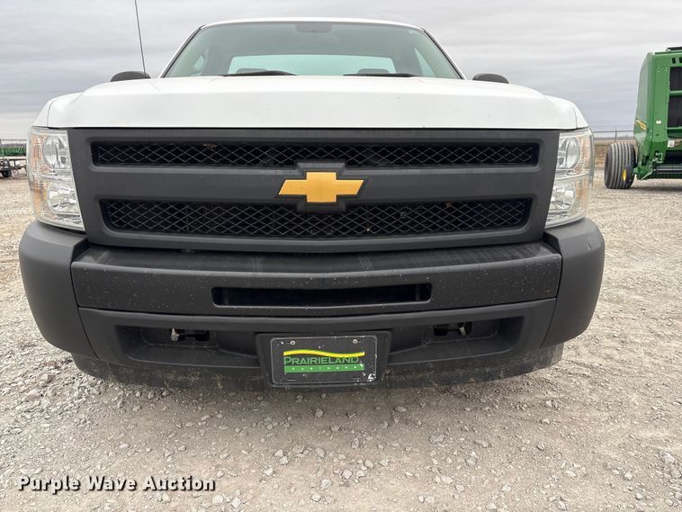 image for item FG2823 2013 Chevrolet Silverado 1500 pickup truck