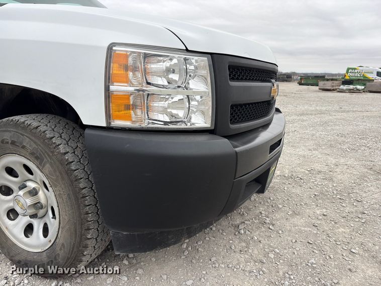 image for item FG2823 2013 Chevrolet Silverado 1500 pickup truck