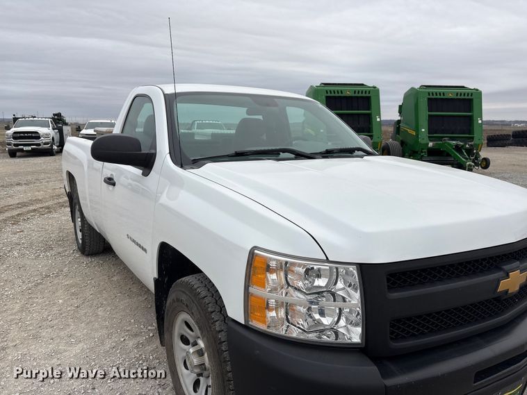 image for item FG2823 2013 Chevrolet Silverado 1500 pickup truck