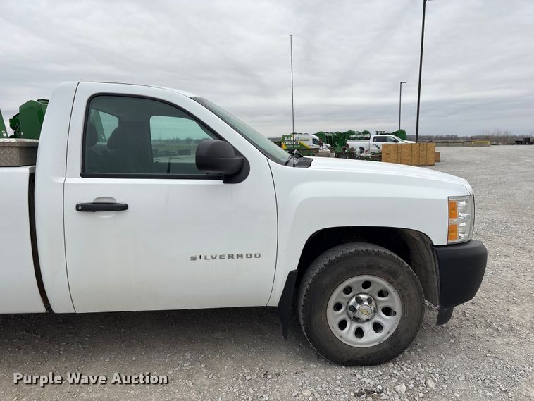 image for item FG2823 2013 Chevrolet Silverado 1500 pickup truck