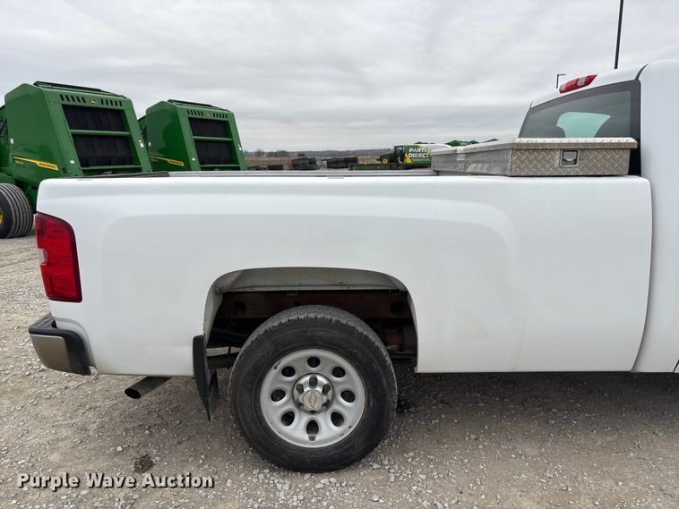 image for item FG2823 2013 Chevrolet Silverado 1500 pickup truck