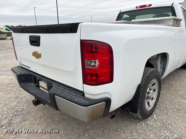 image for item FG2823 2013 Chevrolet Silverado 1500 pickup truck