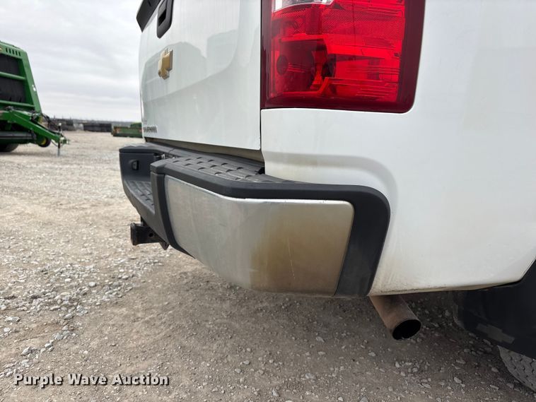 image for item FG2823 2013 Chevrolet Silverado 1500 pickup truck