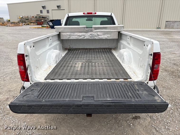 image for item FG2823 2013 Chevrolet Silverado 1500 pickup truck