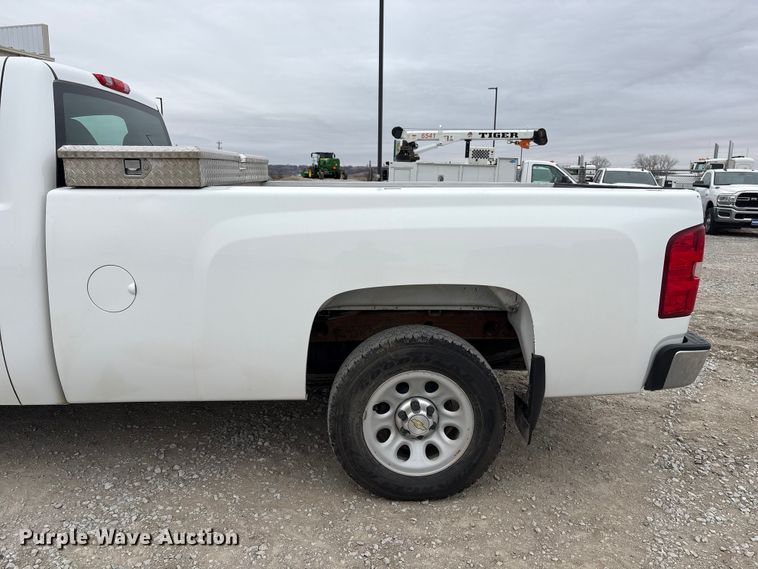 image for item FG2823 2013 Chevrolet Silverado 1500 pickup truck