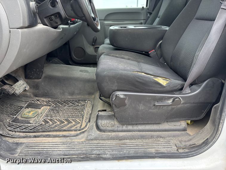 image for item FG2823 2013 Chevrolet Silverado 1500 pickup truck