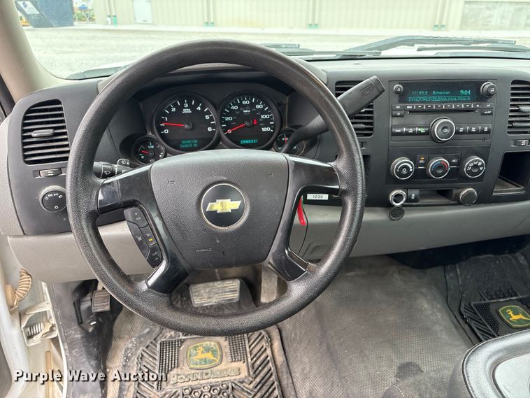 image for item FG2823 2013 Chevrolet Silverado 1500 pickup truck