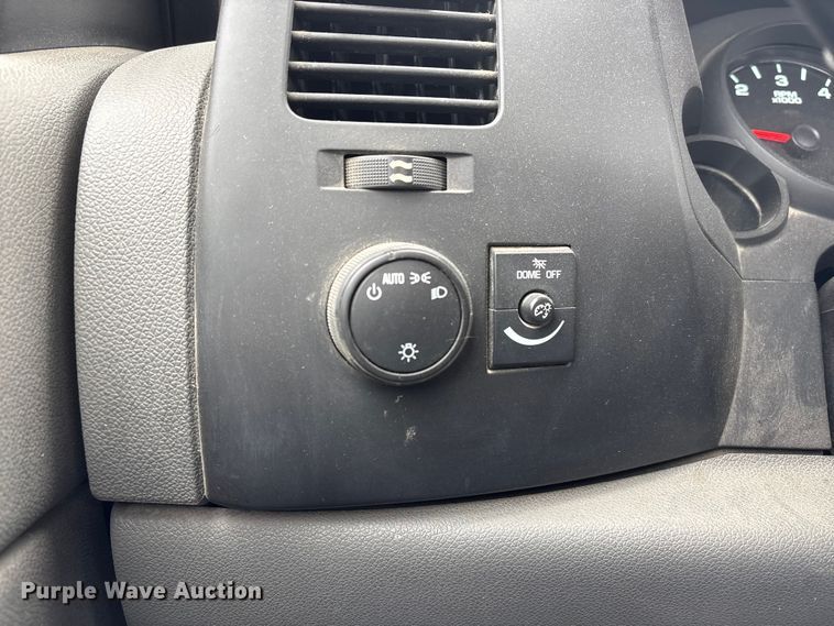 image for item FG2823 2013 Chevrolet Silverado 1500 pickup truck