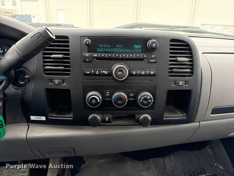 image for item FG2823 2013 Chevrolet Silverado 1500 pickup truck