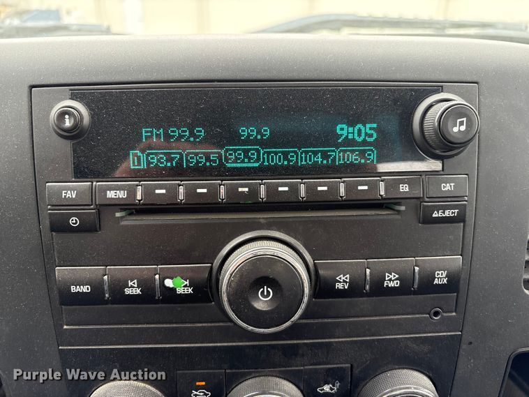 image for item FG2823 2013 Chevrolet Silverado 1500 pickup truck