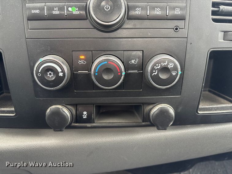 image for item FG2823 2013 Chevrolet Silverado 1500 pickup truck